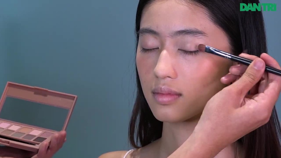 4 bước đơn giản trang điểm mắt đẹp khi phải đeo khẩu trang mùa Covid - 2