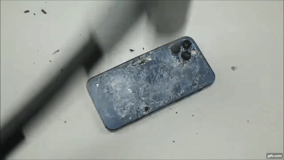 YouTuber thi nhau phá nát iPhone 12 để thử độ bền - 1 YouTuber thi nhau phá nát iPhone 12 để thử độ bền - 1