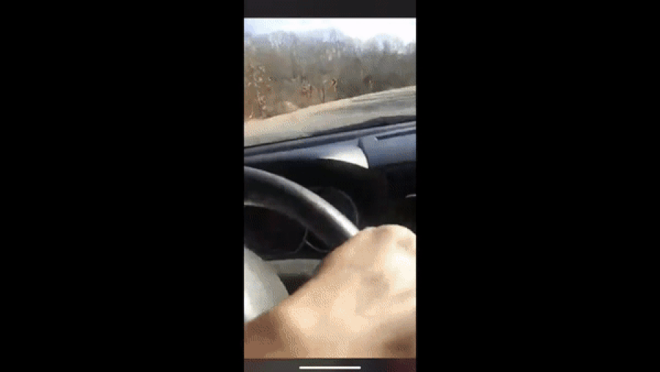 Vừa lái xe tốc độ 100 dặm/giờ vừa livestream, “anh hùng xa lộ” gặp kết đắng - 1 Vừa lái xe tốc độ 100 dặm/giờ vừa livestream, “anh hùng xa lộ” gặp kết đắng - 1