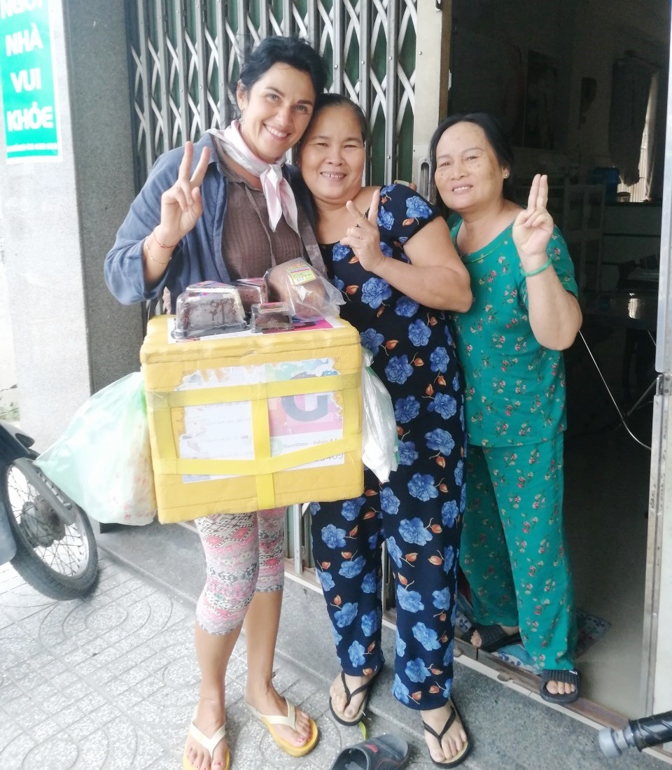 Người phụ nữ Belarus bán bánh mưu sinh ở Nha Trang do dịch Covid-19 - 3 Người phụ nữ Belarus bán bánh mưu sinh ở Nha Trang do dịch Covid-19 - 3