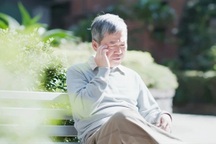 Bố bất ngờ trở về sau 9 năm, tôi biết sự thật vẫn không cho ông vào nhà