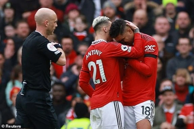 Casemiro ôm mặt khóc nức nở sau khi bị đuổi khỏi sân