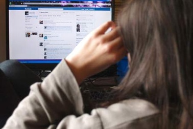 Facebook gây rối loạn ăn uống và tự ti về vóc dáng