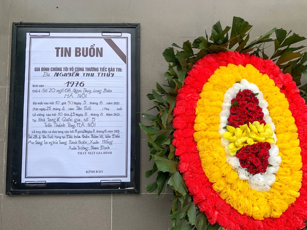 Gia đình, bạn bè đau lòng đưa tiễn Hoa hậu Nguyễn Thu Thủy - 2 Gia đình, bạn bè đau lòng đưa tiễn Hoa hậu Nguyễn Thu Thủy - 2