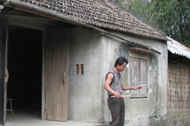 Đình chỉ công tác Chủ tịch xã xén tiền Tết của mẹ liệt sỹ