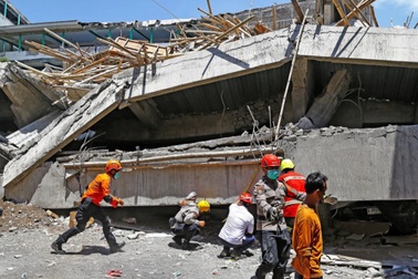 Vụ sập trường nội trú ở Indonesia: Số người chết tăng lên ít nhất 54