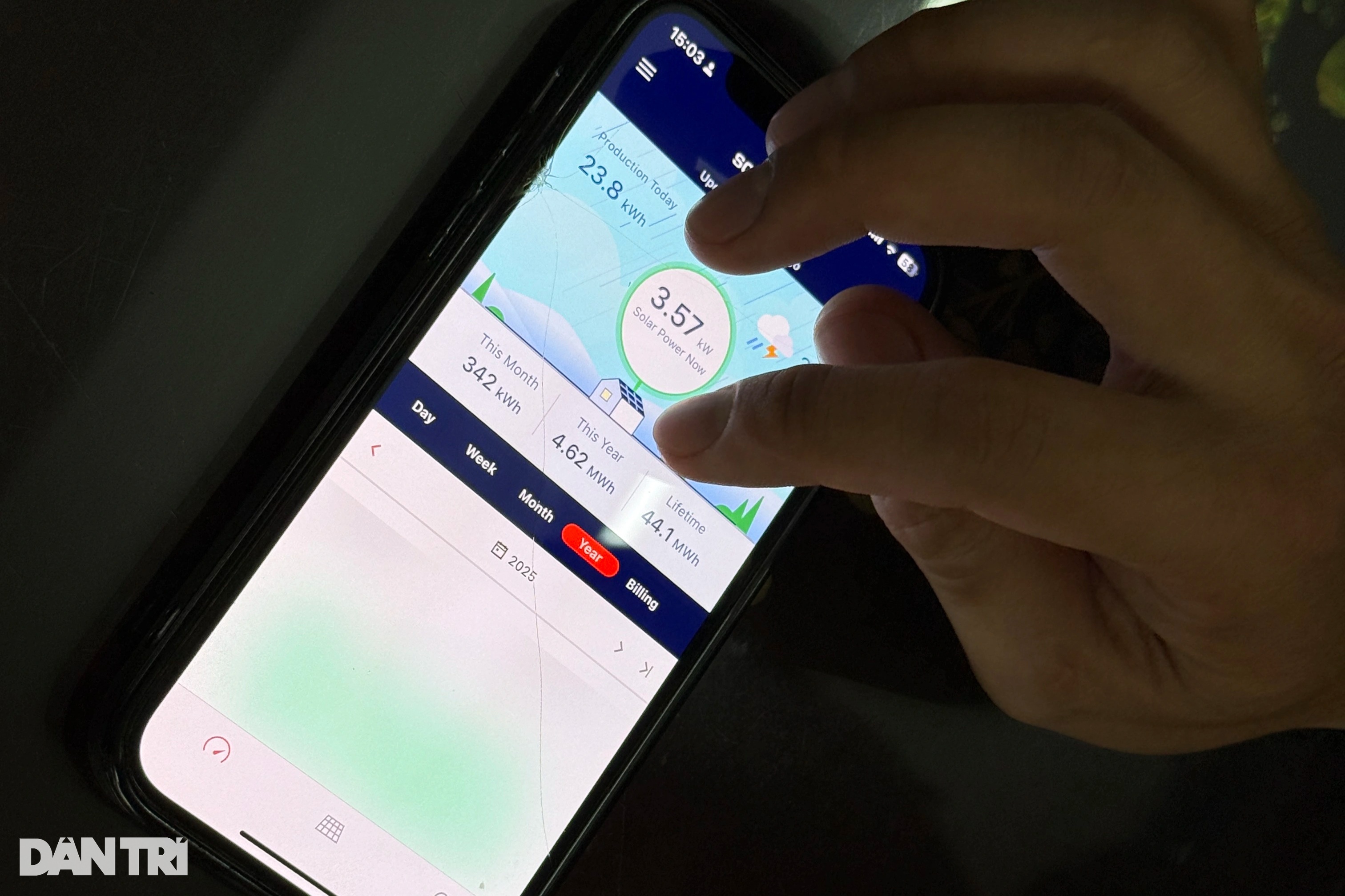 الطاقة الشمسية على أسطح المنازل في مدينة هوشي منه: التحول الأخضر من أسطح المنازل - 2 Điện mặt trời áp mái ở TPHCM: Chuyển dịch xanh từ mái nhà người dân - 2