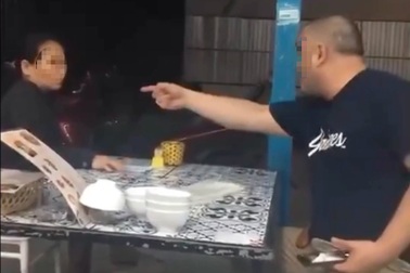 Chủ nhà hàng hải sản bị tố chèn ép, xúc phạm nhân viên lớn tuổi