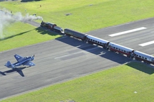 Nơi máy bay và tàu phải "nhường đường" cho nhau nếu lịch trình bị trùng