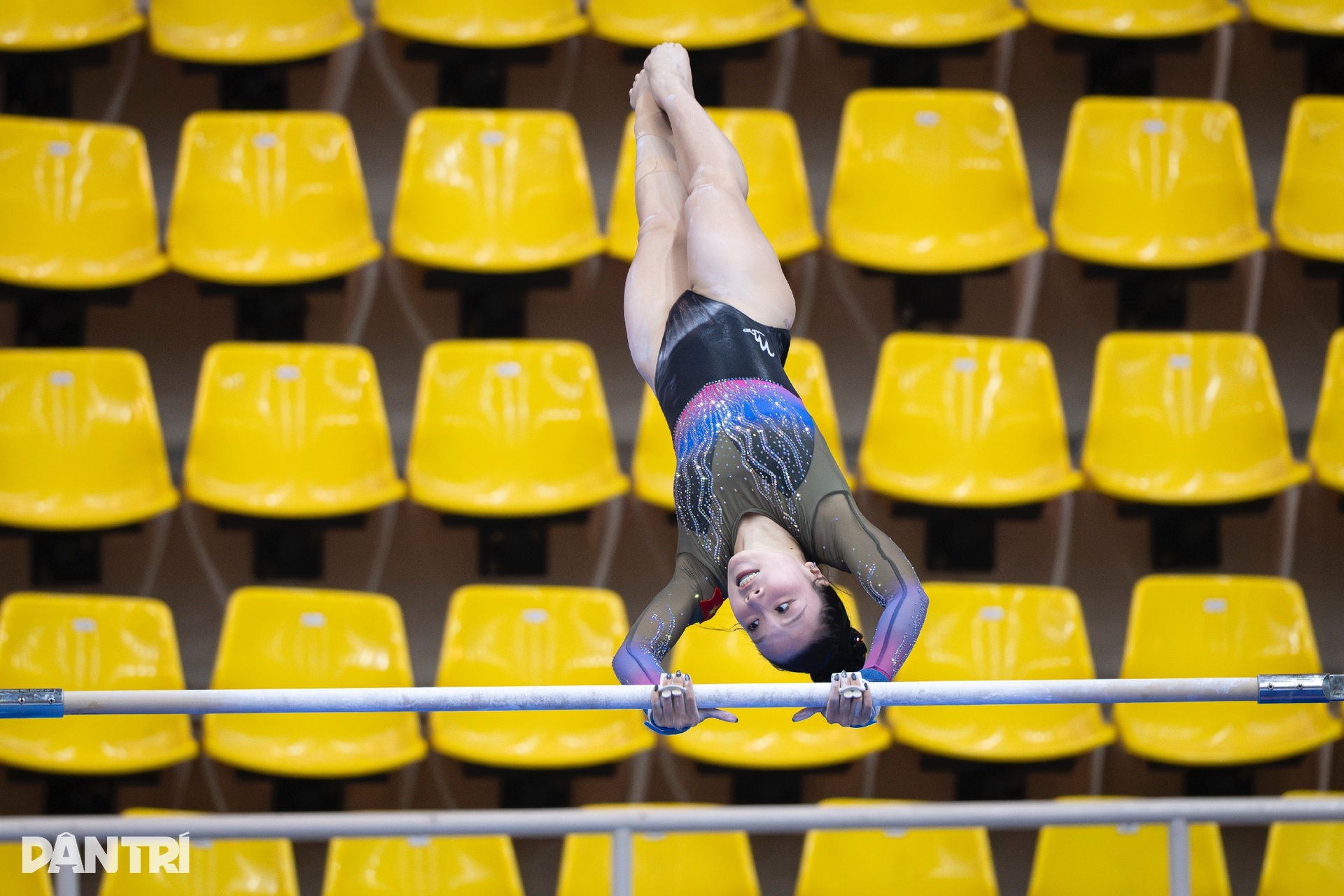 Khánh Phong nghẹn ngào nhớ về người cha quá cố sau tấm HCV đầy cảm xúc - 15