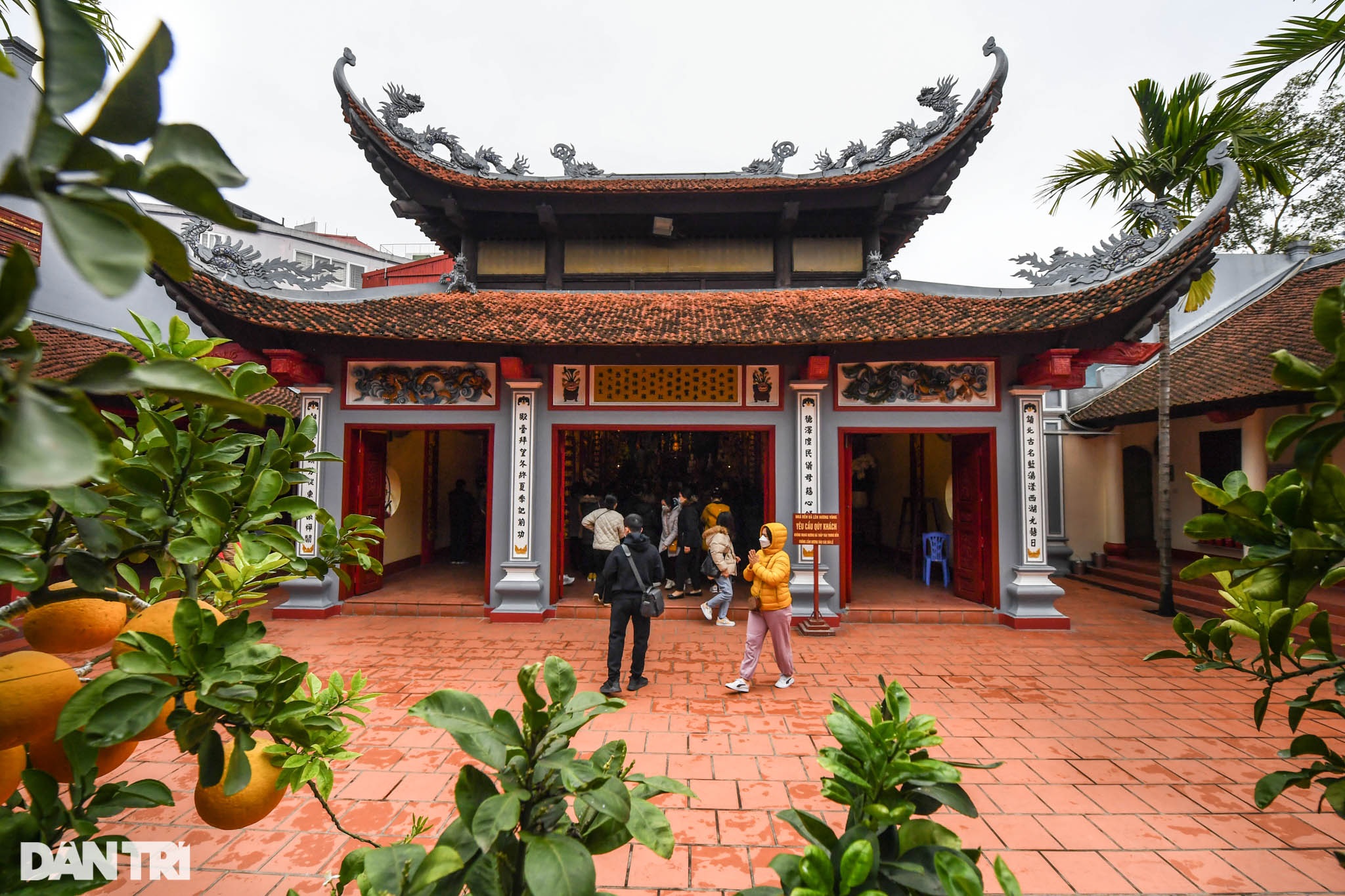 Phủ Tây Hồ bất ngờ vắng vẻ ngày mở cửa trở lại - 6 Phủ Tây Hồ bất ngờ vắng vẻ ngày mở cửa trở lại - 6