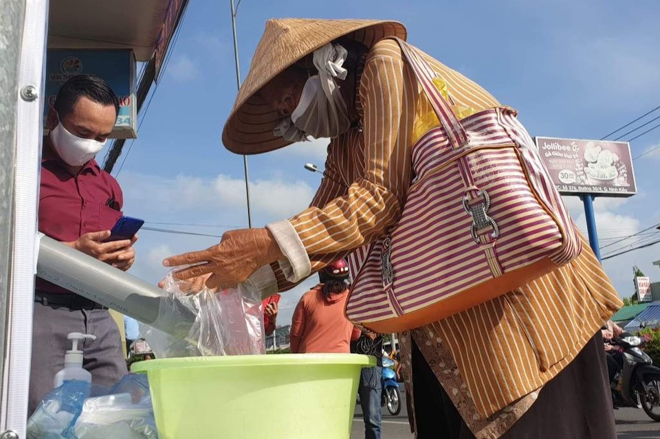 Huy động nguồn lực chung tay vì người nghèo, không ai bị bỏ lại phía sau - 1 Huy động nguồn lực chung tay vì người nghèo, không ai bị bỏ lại phía sau - 1