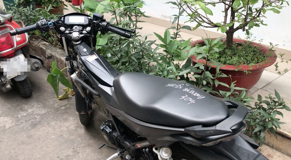 2 đối tượng dùng bình xịt hơi cay, cướp xe máy táo tợn ở TPHCM vừa sa lưới - 2 2 đối tượng dùng bình xịt hơi cay, cướp xe máy táo tợn ở TPHCM vừa sa lưới - 2