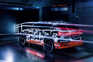 SUV chạy điện của Audi dùng camera thay gương chiếu hậu