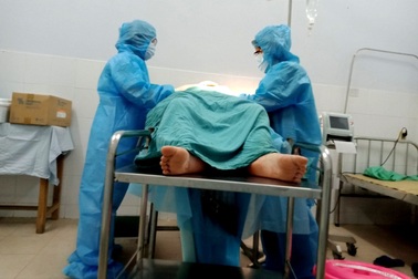 Sản phụ đón bé trai kháu khỉnh ngay trong khu cách ly