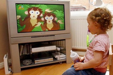 Hậu quả khôn lường khi trẻ “nghiện” ti vi