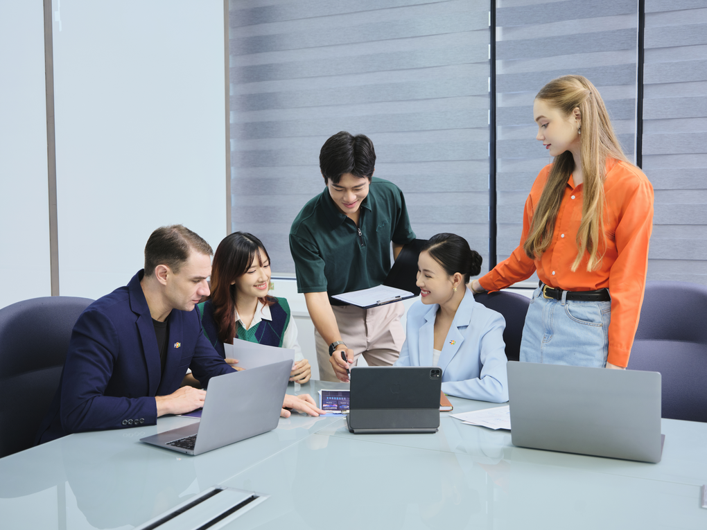 Công ty Ấn Độ đẩy mạnh phổ cập AI cho nhân viên, doanh nghiệp Việt làm gì để không tụt hậu? - 1 Công ty Ấn Độ đẩy mạnh phổ cập AI cho nhân viên, doanh nghiệp Việt làm gì để không tụt hậu? - 1