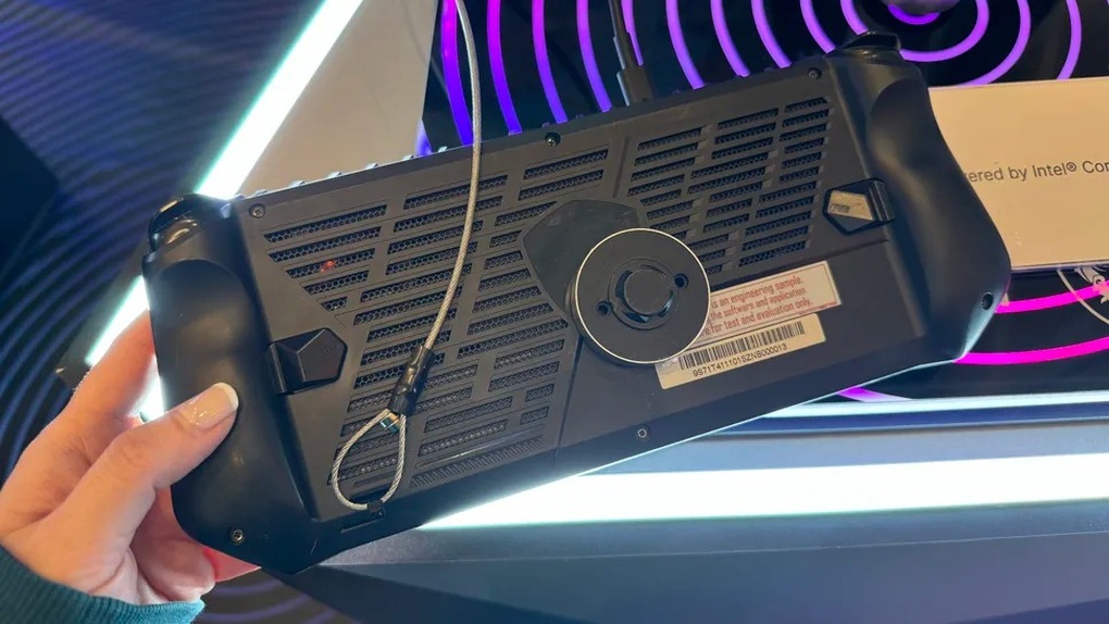 CES 2024: Máy chơi game cầm tay đầu tiên chạy chip Intel Core Ultra - 6 CES 2024: Máy chơi game cầm tay đầu tiên chạy chip Intel Core Ultra - 6