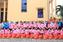 Trao quà Tết đến công nhân mất việc làm, ngư dân khó khăn