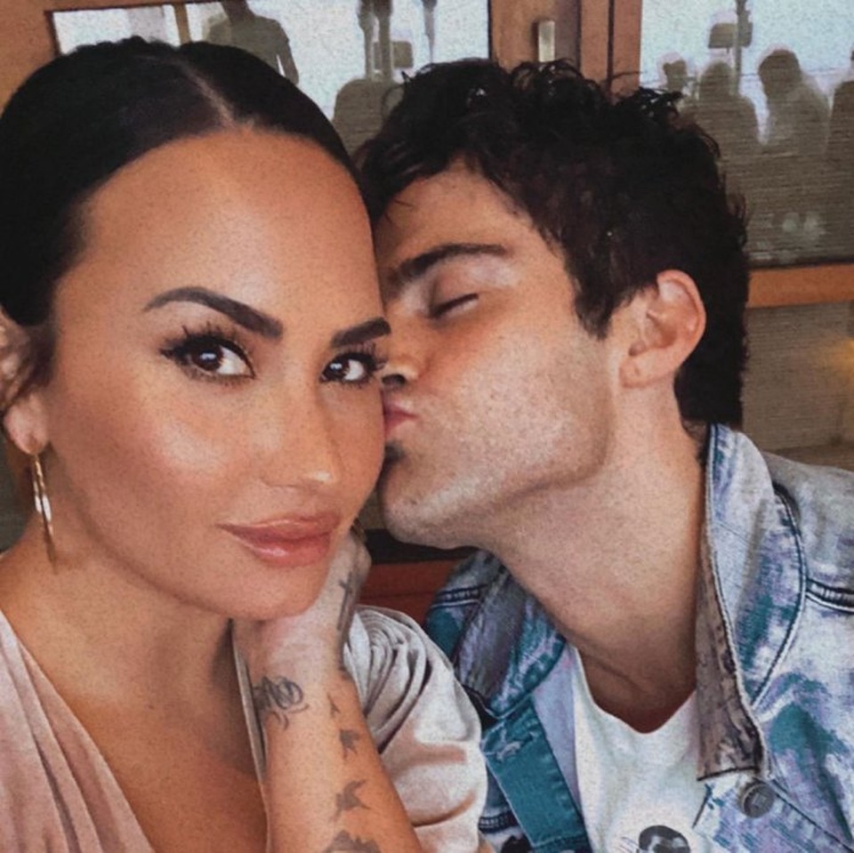 Vì sao chuyện tình của Demi Lovato tan vỡ? - 1 Vì sao chuyện tình của Demi Lovato tan vỡ? - 1