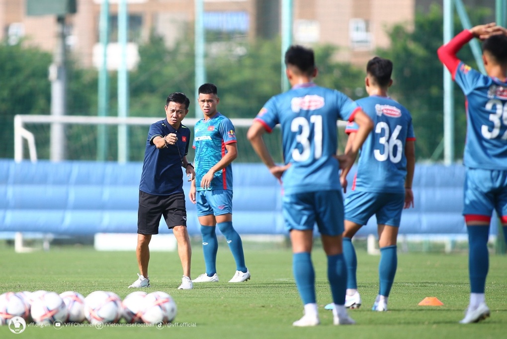 HLV Hoàng Anh Tuấn chốt 24 cầu thủ Olympic Việt Nam dự Asiad 19 - 1 HLV Hoàng Anh Tuấn chốt 24 cầu thủ Olympic Việt Nam dự Asiad 19 - 1