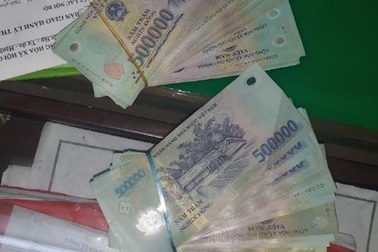 Bác tài tốt bụng trả lại gần trăm triệu đồng cho khách bỏ quên