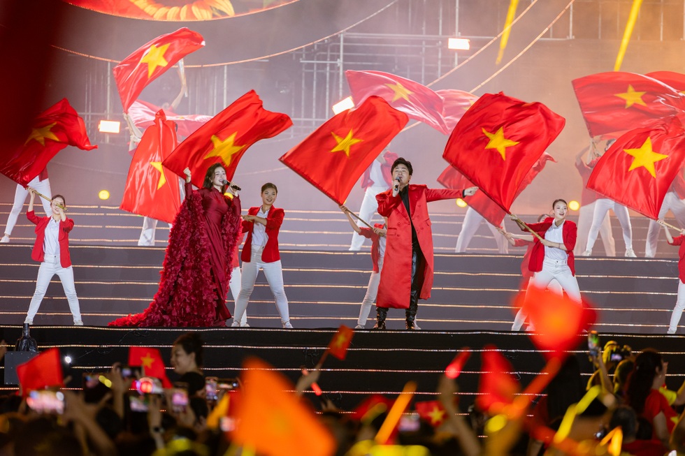 Từ cơn sốt concert yêu nước đến sản phẩm chiến lược lan tỏa quốc tế - 2 Từ cơn sốt concert yêu nước đến sản phẩm chiến lược lan tỏa quốc tế - 2