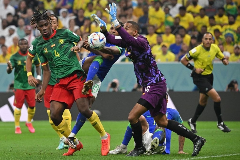 Nếm mật nằm gai, Cameroon bất ngờ hạ Brazil ở phút bù giờ - 1 Nếm mật nằm gai, Cameroon bất ngờ hạ Brazil ở phút bù giờ - 1