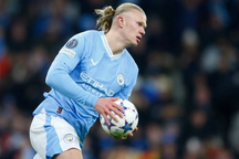 Erling Haaland lập hai kỷ lục mới ở Champions League