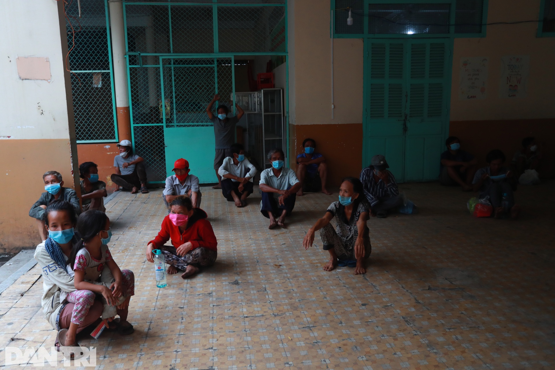 Xét nghiệm Covid-19, ma túy để tiêm vắc xin cho người lang thang ở TPHCM - 2 Xét nghiệm Covid-19, ma túy để tiêm vắc xin cho người lang thang ở TPHCM - 2