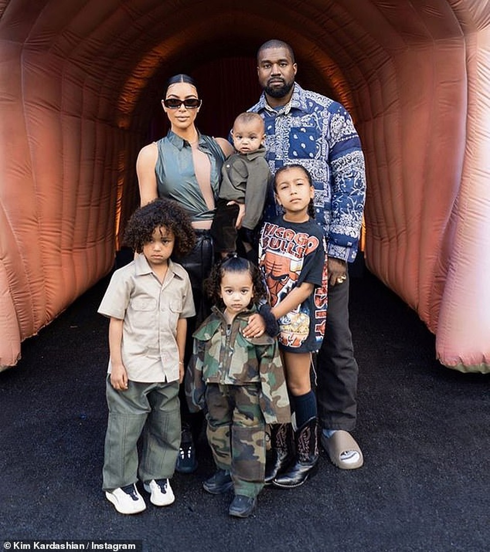 Kim Kardashian không cấm chồng gặp con - 1 Kim Kardashian không cấm chồng gặp con - 1