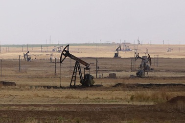 Syria “tố” Mỹ giúp IS giành quyền kiểm soát mỏ dầu thô