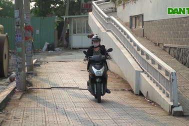 Cư dân chung cư búc xúc vì chủ đầu tư ngó lơ khi căn hộ xuống cấp