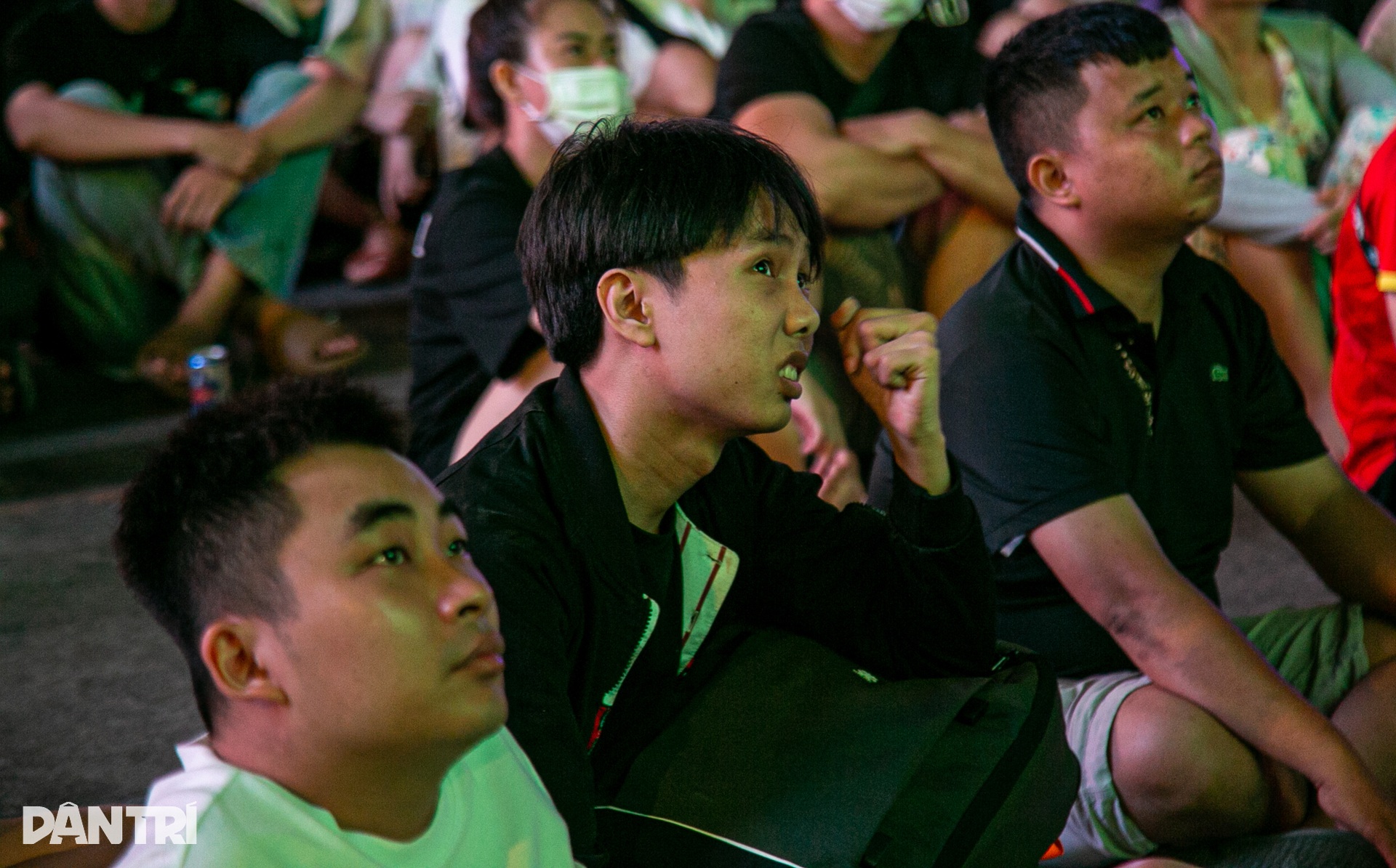 Người hâm mộ thất vọng trước thất bại của đội tuyển Việt Nam - 8