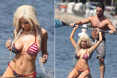 "Cô dâu tuổi teen" hạnh phúc bên bạn trai cơ bắp 