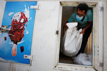 Nhà xác Gaza quá tải, xe bán kem thành nơi chứa thi thể