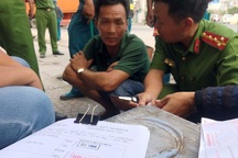 Tài xế tàng trữ ma túy để... vừa lái xe vừa dùng