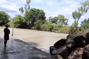 Khúc sông nguy hiểm với đàn cá sấu rình rập đoạt mạng