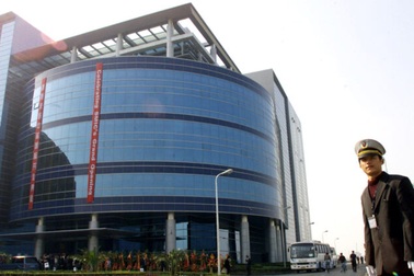 Công ty chip Trung Quốc "sốc" vì mất 4 tỷ USD sau cảnh báo cấm vận của Mỹ