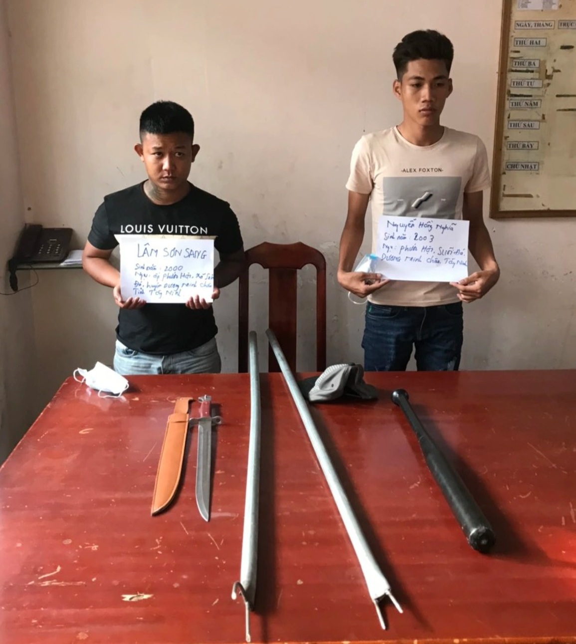 Thanh niên vùng quê vác dao chém nhau như phim hành động - 1 Thanh niên vùng quê vác dao chém nhau như phim hành động - 1