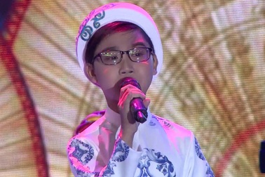 Đức Vĩnh - Quỳnh Anh gửi đến khán giả tiết mục Hát từ cội nguồn. Những câu cải lương cuối có sự xuất hiện của NSƯT Hoài Linh và phần hát bè của Dương Triệu Vũ