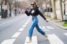 Kết hợp giày boots và quần jeans thế nào để trông sành điệu?