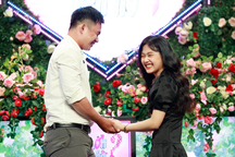 Nữ sinh 20 tuổi táo bạo tỏ tình, hứa hẹn "những gì anh thiếu em sẽ bù trừ"