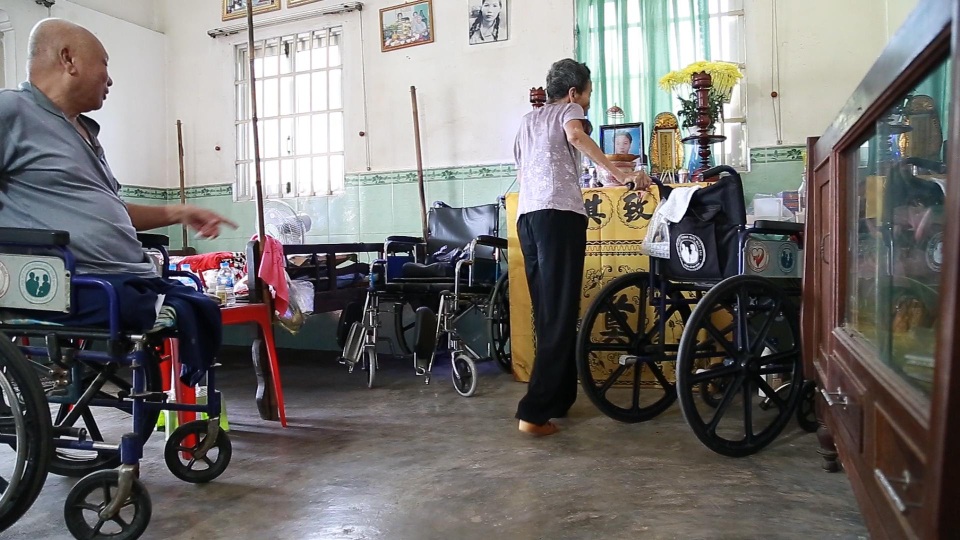 Nỗi buồn tuổi xế chiều của vợ chồng thương binh nghèo - 7 Nỗi buồn tuổi xế chiều của vợ chồng thương binh nghèo - 7