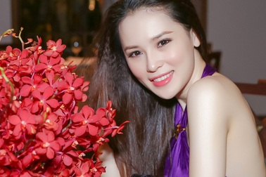 Á hậu Thái Như Ngọc khoe vai trần gợi cảm