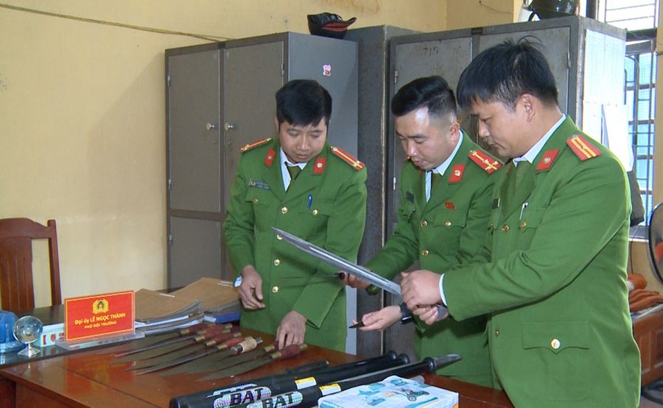 Kinh hoàng hai nhóm thanh niên hỗn chiến khiến nhiều người bị thương - 1 Kinh hoàng hai nhóm thanh niên hỗn chiến khiến nhiều người bị thương - 1