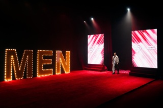 H'Hen Niê tái xuất sàn diễn, nhan sắc "mẹ bỉm sữa" gây chú ý - 6