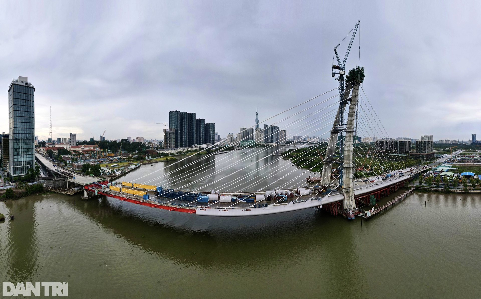 Cầu Thủ Thiêm 2 hợp long, mang diện mạo mới sau 6 năm thi công - 3 Cầu Thủ Thiêm 2 hợp long, mang diện mạo mới sau 6 năm thi công - 3