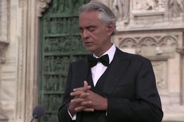 Danh ca Andrea Bocelli luyện tập trước buổi biểu diễn "livestream"