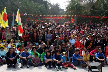 Hàng vạn người đến xem “vua Quang Trung đánh giặc” tại gò Đống Đa